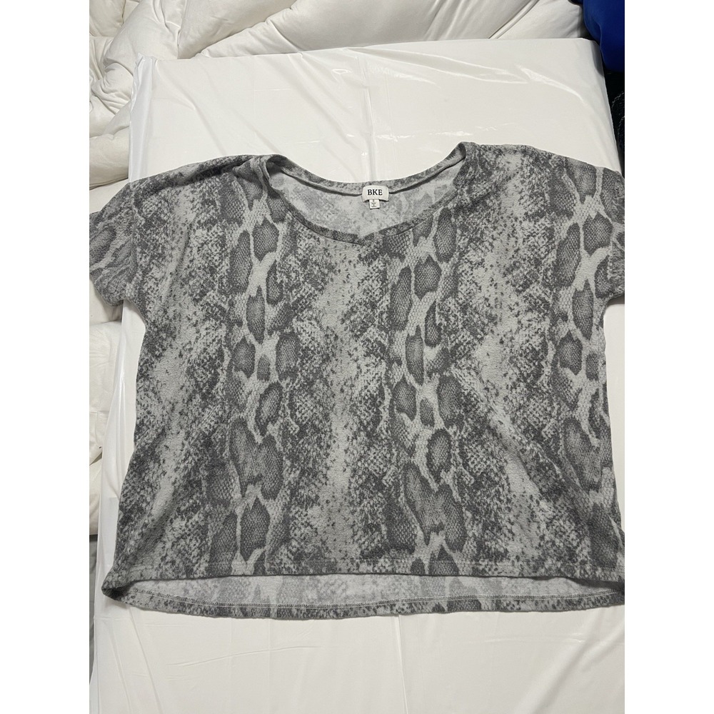BKE Women's Short Sleeve Small Snake Print Blouse Top
